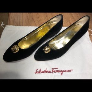 ❤️ FERRAGAMO❤️ Leather & Velvet Shoes w/dust bag!